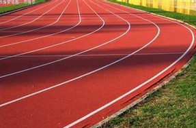 透氣型塑膠跑道的主要優(yōu)點(diǎn)